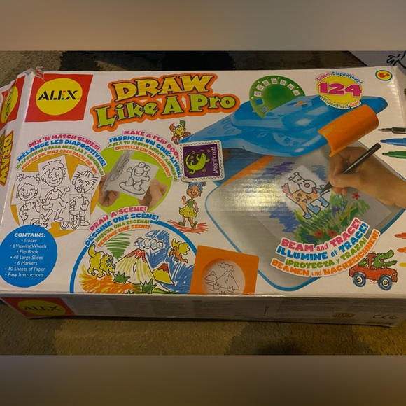 ALEX Art Draw Like A Pro projector, slides & storage! - Picture 5 of 13
